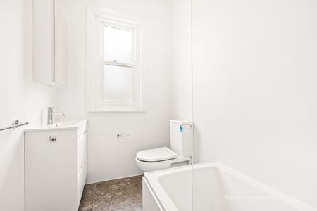 Fully Renovated Large Family Home with Expansive Rear Garden - Photo 5