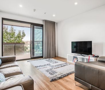 Furnished Modern Living in the Heart of St Clair - Photo 4