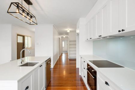 Charming Family Home in Upper Mount Gravatt - Photo 5