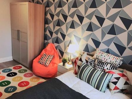 4 bedroom semi-detached house to rent - Photo 3