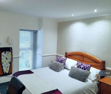 1 bedroom in a house share to rent - Photo 5