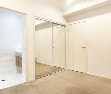 Stylish Townhouse with Secure Side-by-Side Parking - Photo 3