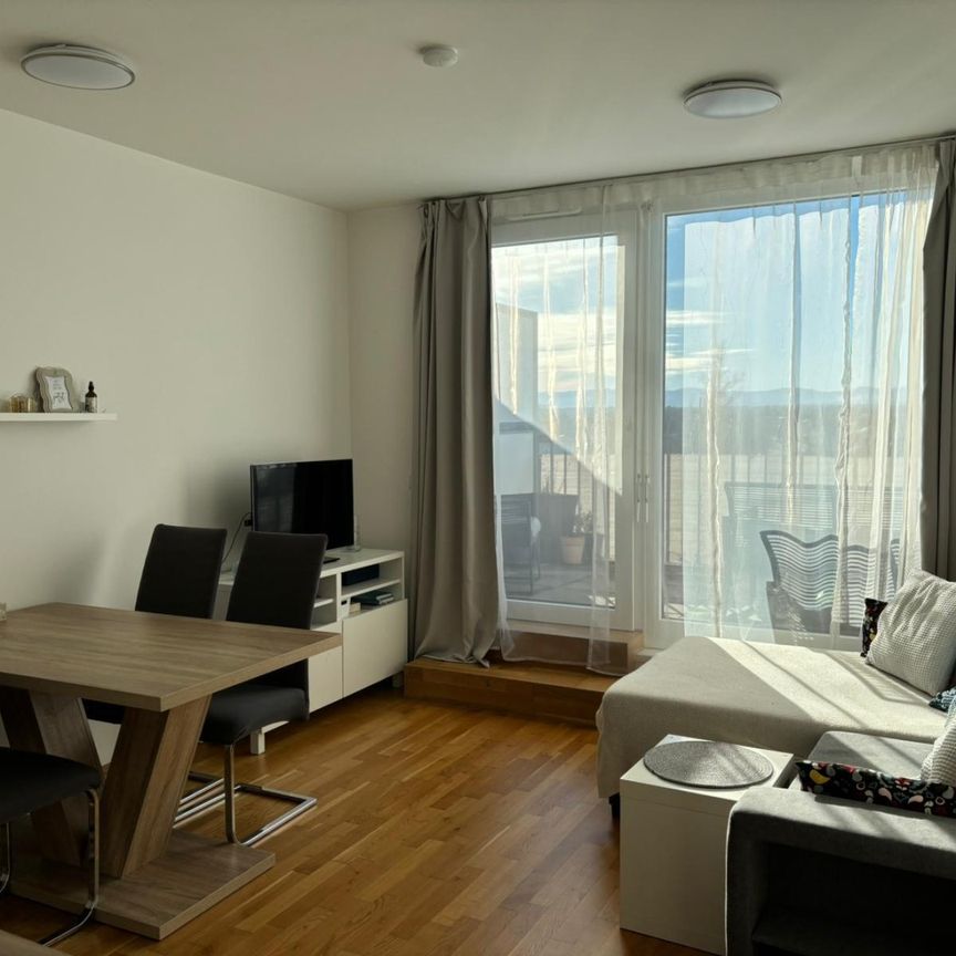 10m² große TERRASSE!!! Top-moderne DG-Wohnung nahe Akademiepark - Photo 1