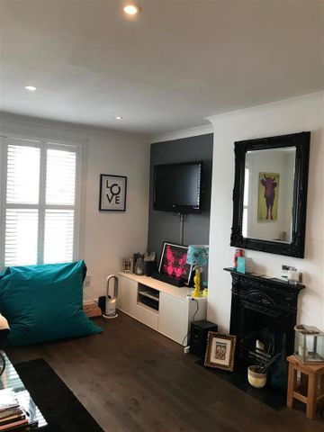 3 bedroom flat to rent - Photo 5
