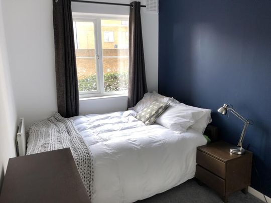 Bright double bedroom in Clapham Common with great transport links - Photo 1