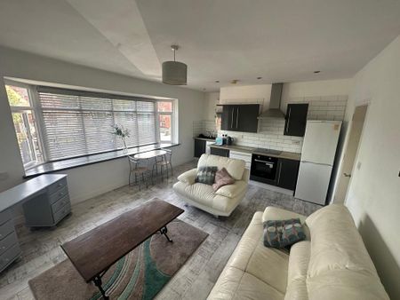 2 bedroom flat to rent - Photo 2