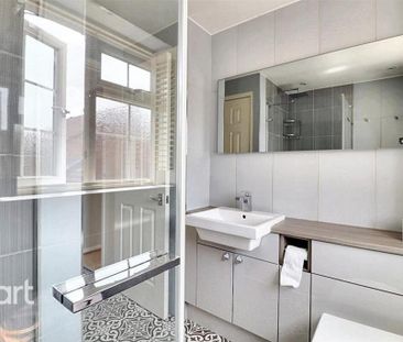 3 bedroom end of terrace house to rent - Photo 1