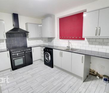 3 bedroom terraced house to rent - Photo 2