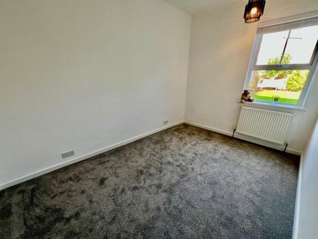 3 bedroom detached bungalow to rent - Photo 4