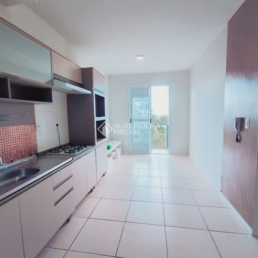 Apartamento com 2 quartos e 50m² para alugar em Praia de Fora, Palhoça. - Photo 1