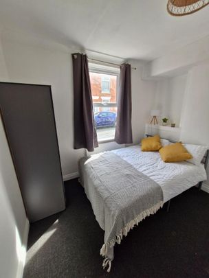 1 bedroom in a house share to rent - Photo 1