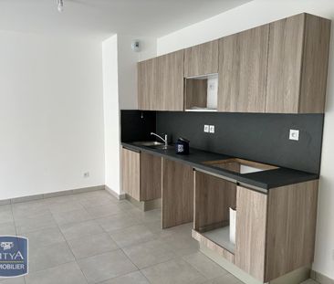 Location Appartement 4 pièces 75m² PORT DE BOUC 13110 - Photo 5