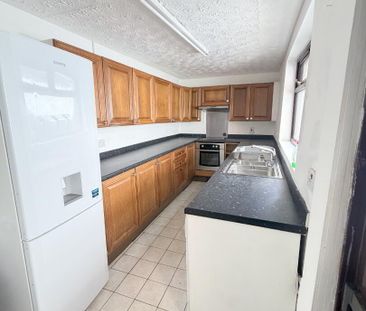 147 Newtownards Road, BT41AB, Belfast - Photo 4