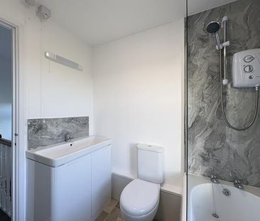 3 bedroom semi-detached house to rent - Photo 6