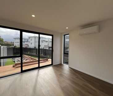 Brand New Designer Townhouses Ã¢€“ 5 Available in the Heart of Te A... - Photo 3