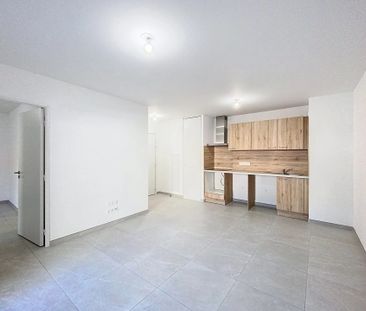 Location Appartement 2 pièces 40m² NICE 06300 - Photo 2