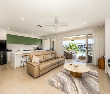 Water Front Luxury - Photo 1