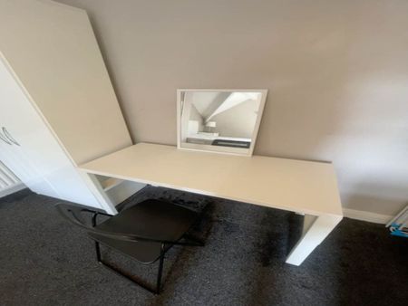 St Ann's Mount (room 4), Burley, Leeds - Photo 4