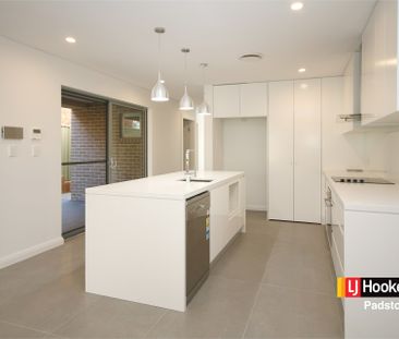 Top of the town family home with beautiful views. - Photo 3