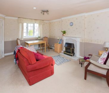 2 bedroom end of terrace house to rent - Photo 4