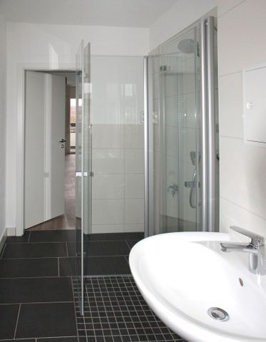 2-Raum-Wohnung im Stadtzentrum Geras mit Aufzug, Balkon und Dusche - Photo 3