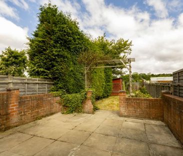 3 bedroom terraced house to rent - Photo 2