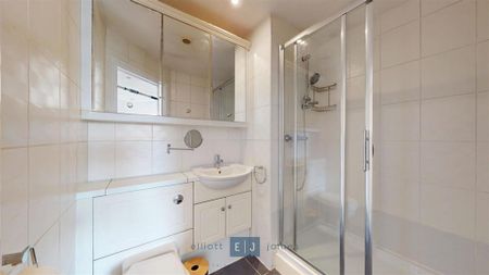 2 bedroom penthouse to rent - Photo 3