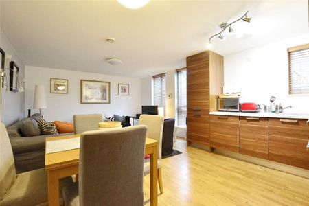 2 bedroom apartment to rent - Photo 4