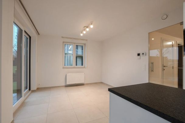 Gelijkvloers appartement te huur met 2 slaapkamers en ruime tuin! - Photo 1