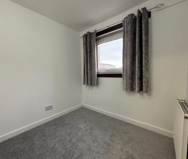 4 bedroom terraced house to rent - Photo 5