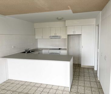 Light- Filled 1-Bedroom Apartment in Prime Location - Photo 5