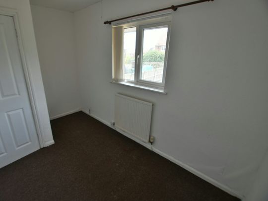 Terraced House to rent on - Photo 1
