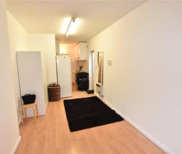 Studio to rent - Photo 6