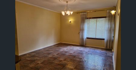 FAMILY HOME CLOSE TO THE LYELL McEWIN HOSPITAL - Photo 2