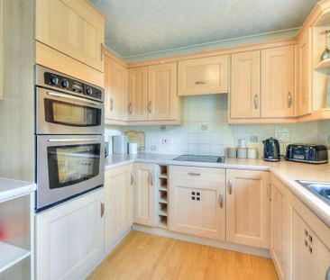 4 bedroom house to rent Wellfield Court, Willen, Milton Keynes, Buc... - Photo 4