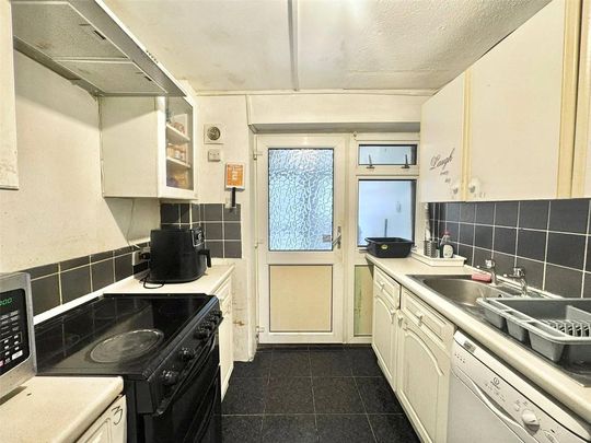 5 bedroom terraced house to rent - Photo 1