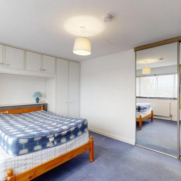 1 bedroom in a house share to rent - Photo 1