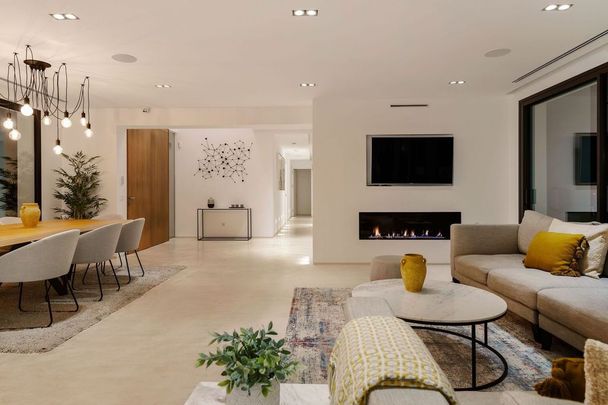 Luxury Villa for rent in Estepona, Spain - Photo 1