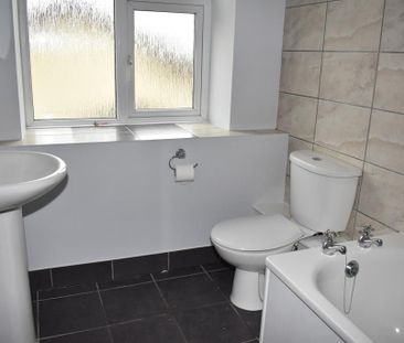 3 bedroom apartment to rent - Photo 4