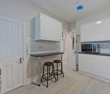 Room in a Shared Flat, Queens Mansions, NW4 - Photo 4