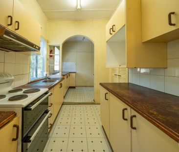 Freshly Painted Throughout&excl; - Photo 2