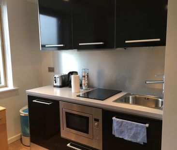 Studio Flat, Wellington Street, LS1 - Photo 6