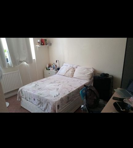 Wide and airy double room in NW4 4LR 16 Hendale Avenue - Photo 2