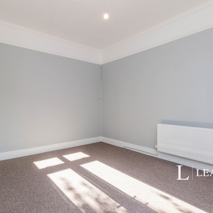 1 bedroom property to rent The Crescent, Leatherhead, KT22 - Photo 1