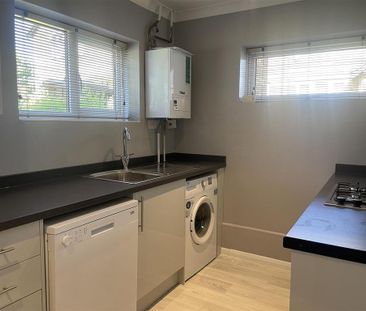 2 bedroom semi-detached house to rent - Photo 6