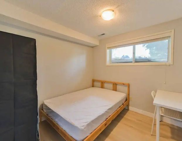 ROOM FOR RENT AND ALL UTILITIES INCLUDED — 1 Bedroom Room For Rent - Photo 1