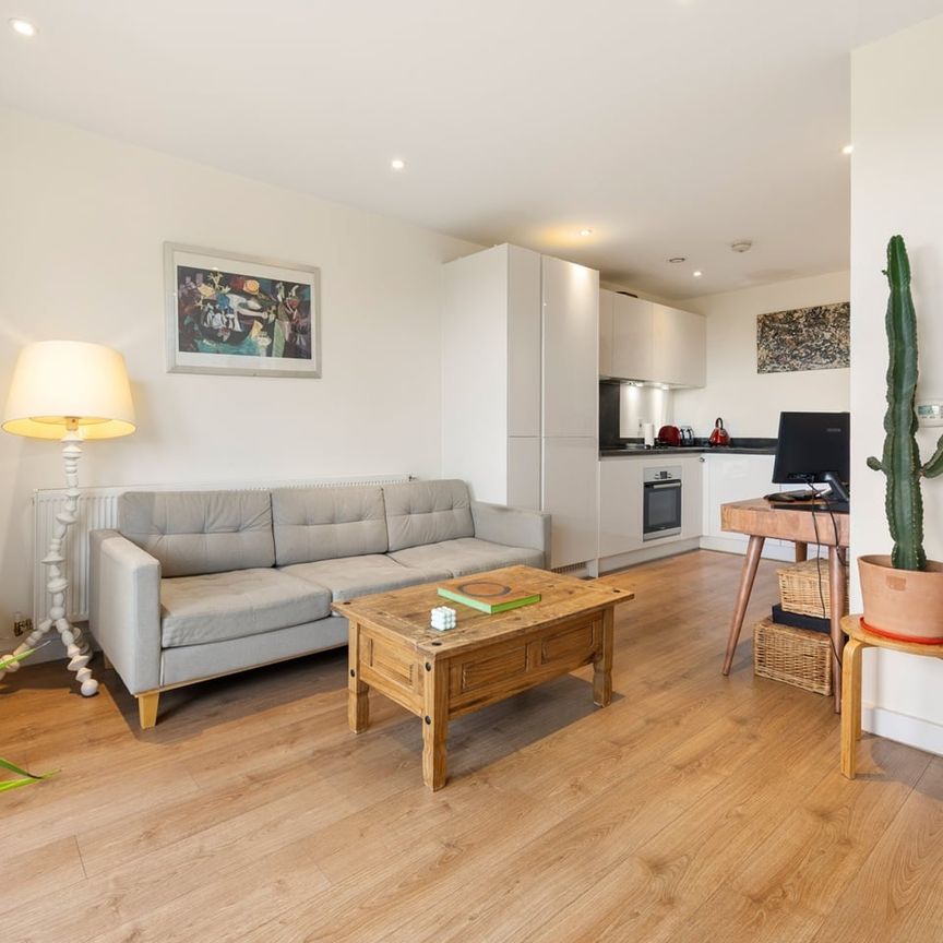 1 Bed Flat, Barrington Road, SW9 - Photo 1