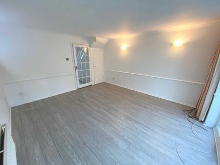 Price £2,100 pcm - Available 27/10/2025 - Unfurnished - Photo 4