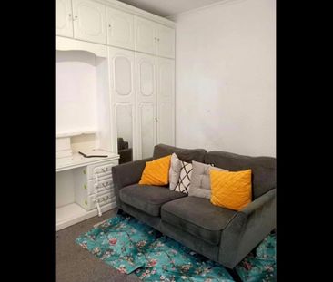 Room in a Shared House, Byron Avenue, E12 - Photo 1