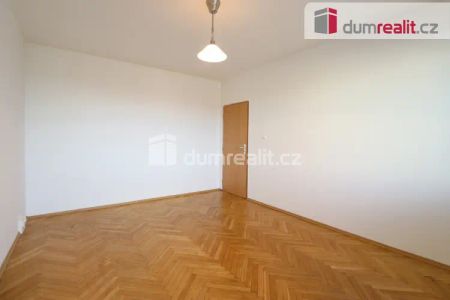 Pronájem bytu 3+1 s balkonem v Ostrově - Fotografie 5